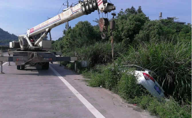 红安重载吊车救援